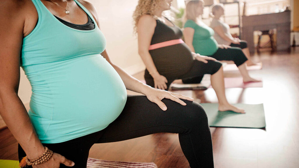 کاهش قند خون و فشار خود در یوگا دوران بارداری